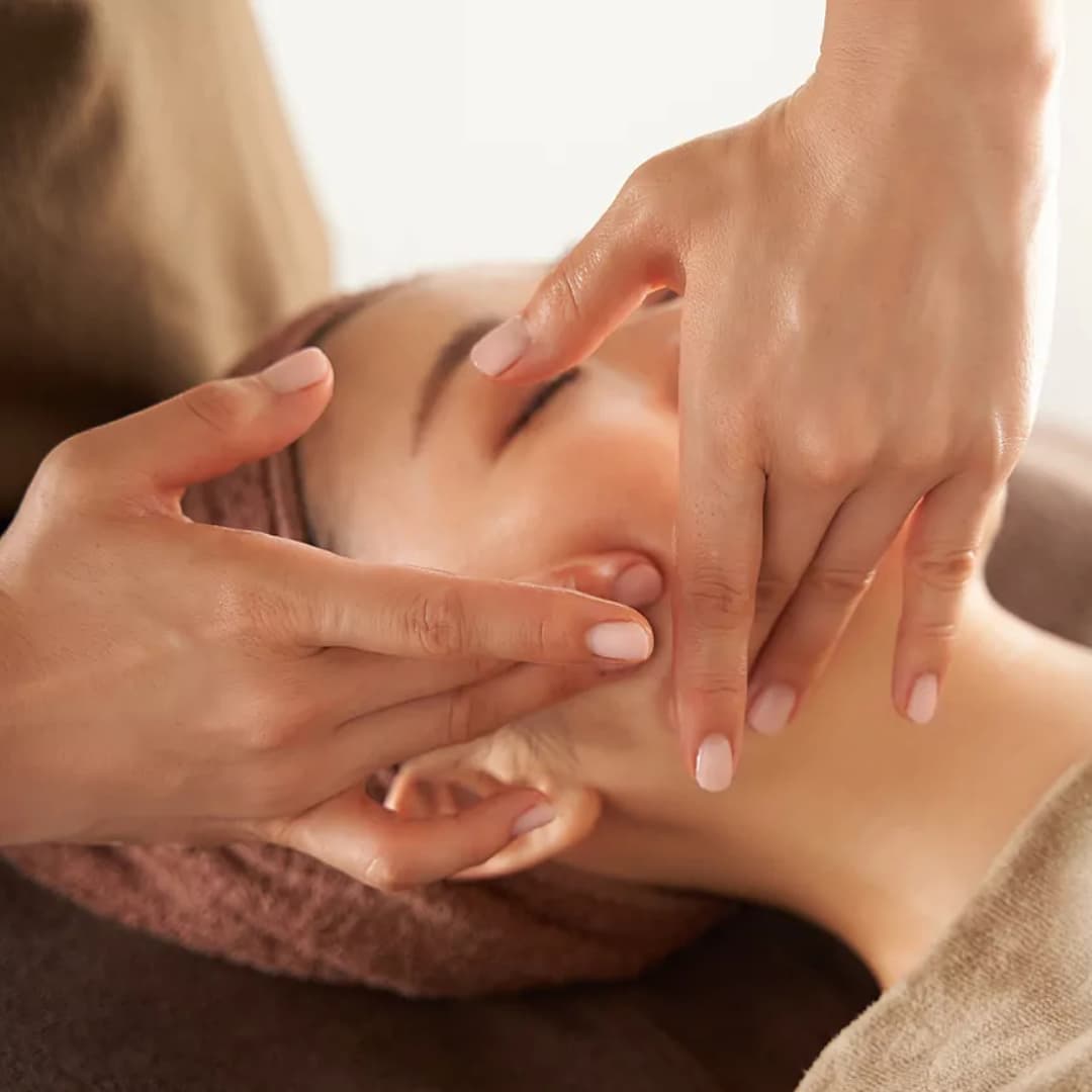 Masaje facial bioreactivador en Ammé Estética Boutique en Neuquén